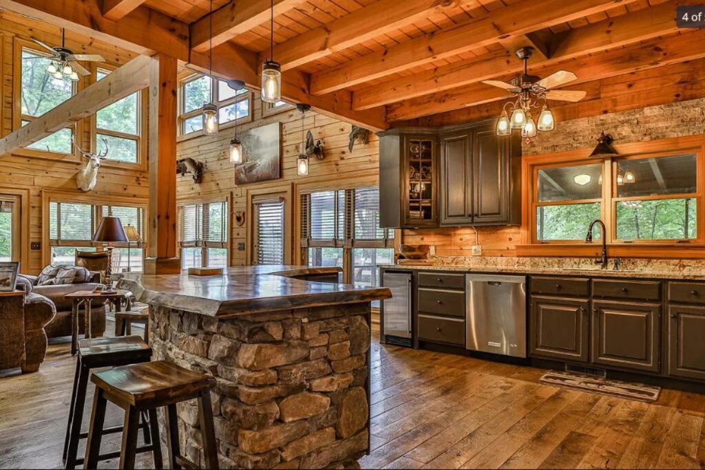 Blue Ridge Bliss- Spacious Cabin, Pets, Hot Tub! المظهر الخارجي الصورة