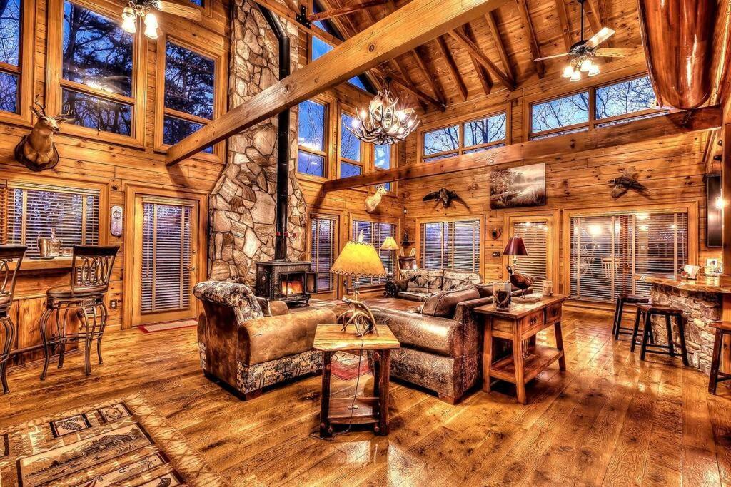 Blue Ridge Bliss- Spacious Cabin, Pets, Hot Tub! المظهر الخارجي الصورة