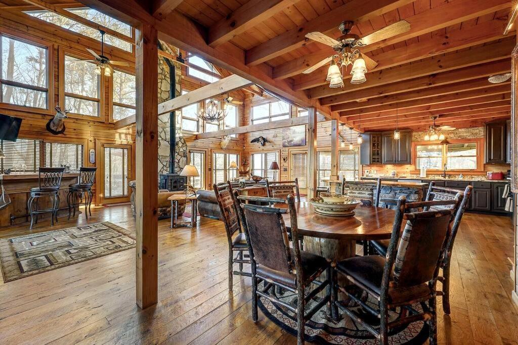 Blue Ridge Bliss- Spacious Cabin, Pets, Hot Tub! المظهر الخارجي الصورة