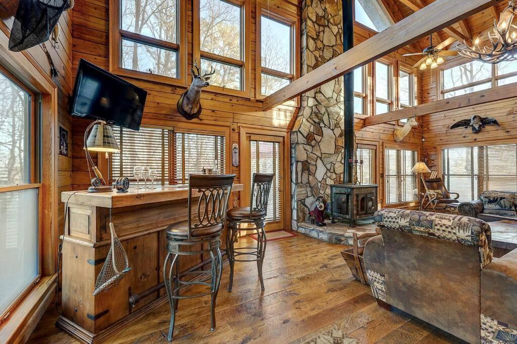 Blue Ridge Bliss- Spacious Cabin, Pets, Hot Tub! المظهر الخارجي الصورة