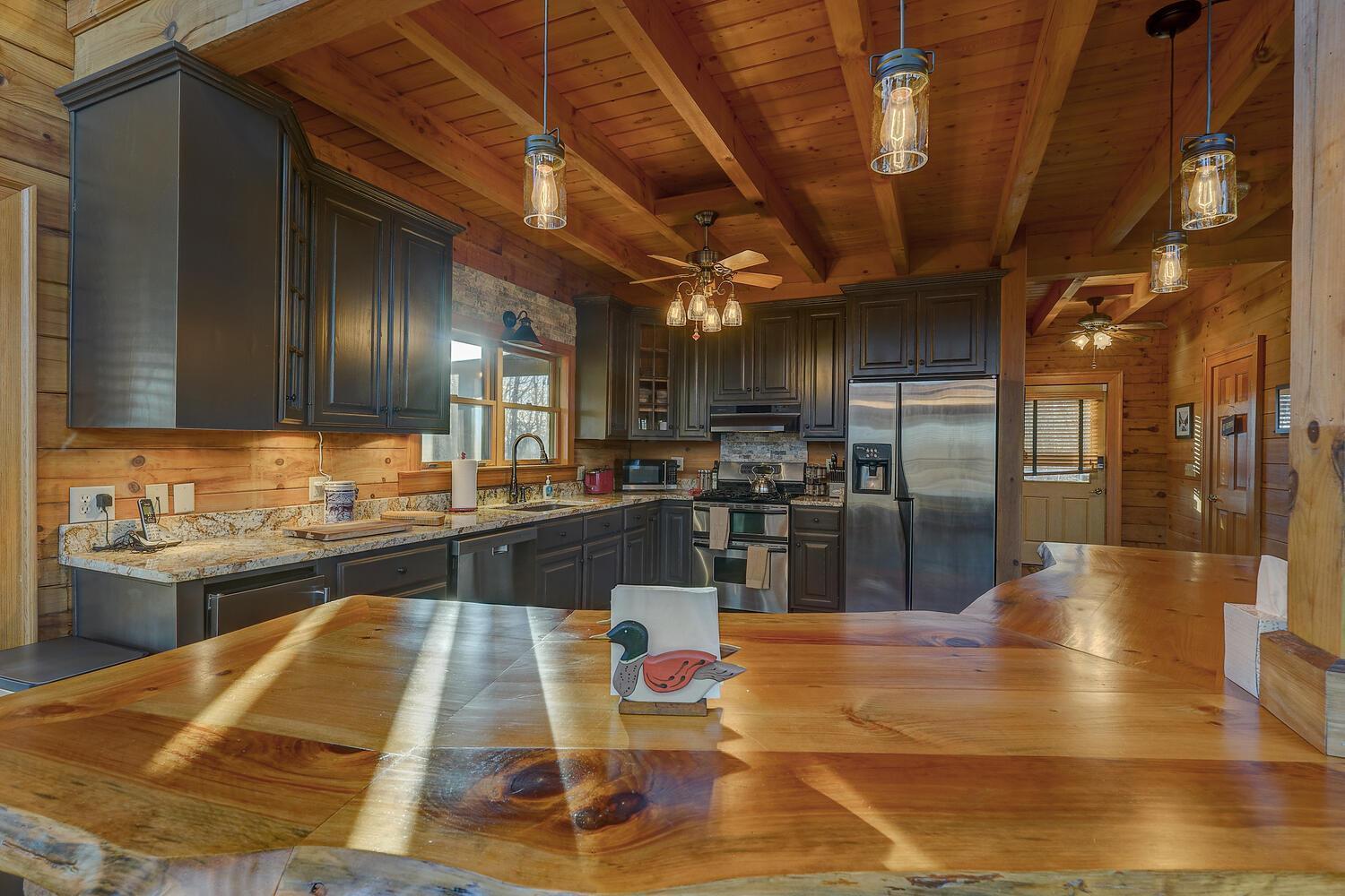 Blue Ridge Bliss- Spacious Cabin, Pets, Hot Tub! المظهر الخارجي الصورة
